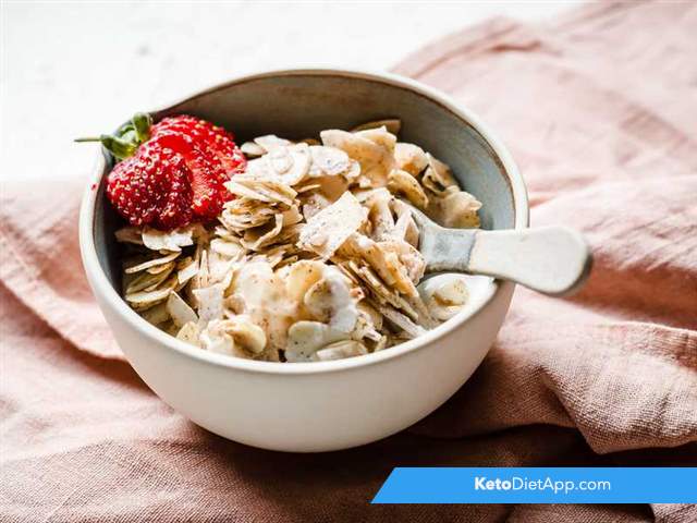Crunchy keto cereal